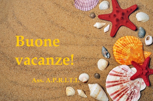 Sabbia e conchiglie per augurare buone vacanze